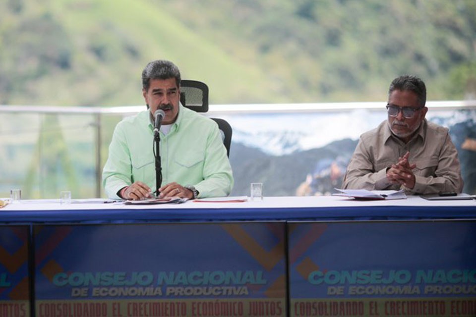 Maduro crea Estado Mayor de Exportaciones No Petroleras