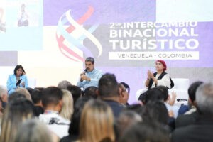 Maduro instó a Petro a fortalecer relaciones entre Venezuela y Colombia