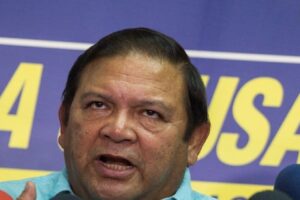 Maduro no puede seguir en el poder "montado" en una "inmensa mentira": Velásquez