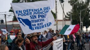 Manifestantes bloquean accesos al Congreso mexicano ante inminente votación de la reforma judicial