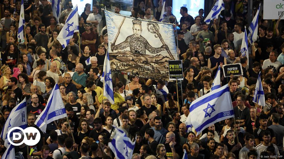 Manifestantes toman Tel Aviv pidiendo una tregua en Gaza – DW – 01/09/2024