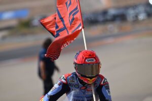 Márquez vuelve a vencer casi tres años después y Martín sale líder de MotorLand