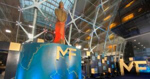 Martín Fierro 2024: con una alfombra azul, comenzó el premio más importante de la televisión argentina
