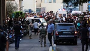 Más de 1.000 personas, incluidos miembros de Hezbolá, resultaron heridas en Líbano cuando explotaron buscapersonas