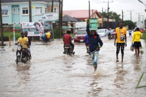 Más de 230 mil personas han sido afectadas por las inundaciones tras colapsar una presa en Nigeria | Diario El Luchador