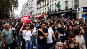 Masivas marchas en Francia reclaman contra un golpe de Estado de Macron