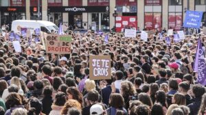Miles de personas se manifiestan en París en apoyo a Gisèle Pelicot