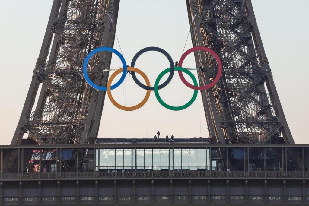 Ministra de Cultura pide consultas antes de dejar los anillos olímpicos en la torre Eiffel - AlbertoNews