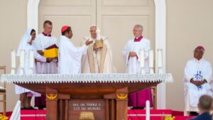 Misa de Francisco en Timor Oriental reúne a 600.000 personas, casi la mitad de la población