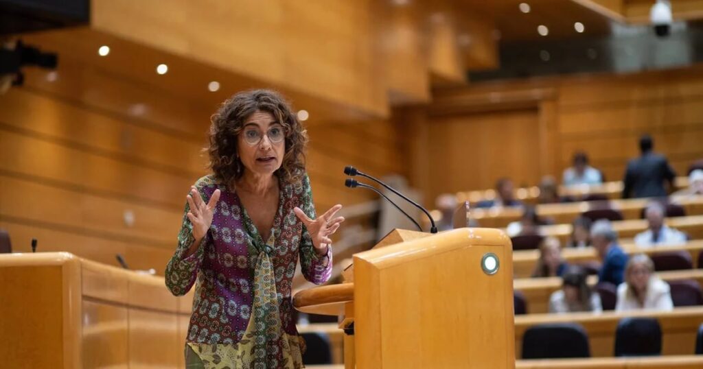 Montero confirma contactos con Junts sobre la senda de déficit y no se pone plazos: "No tenemos que tener prisa"