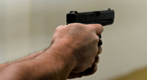 Muere en enfrentamiento hombre investigado por homicidio