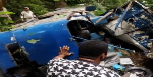Mueren cinco personas en vuelco de autobús de equipo de fútbol