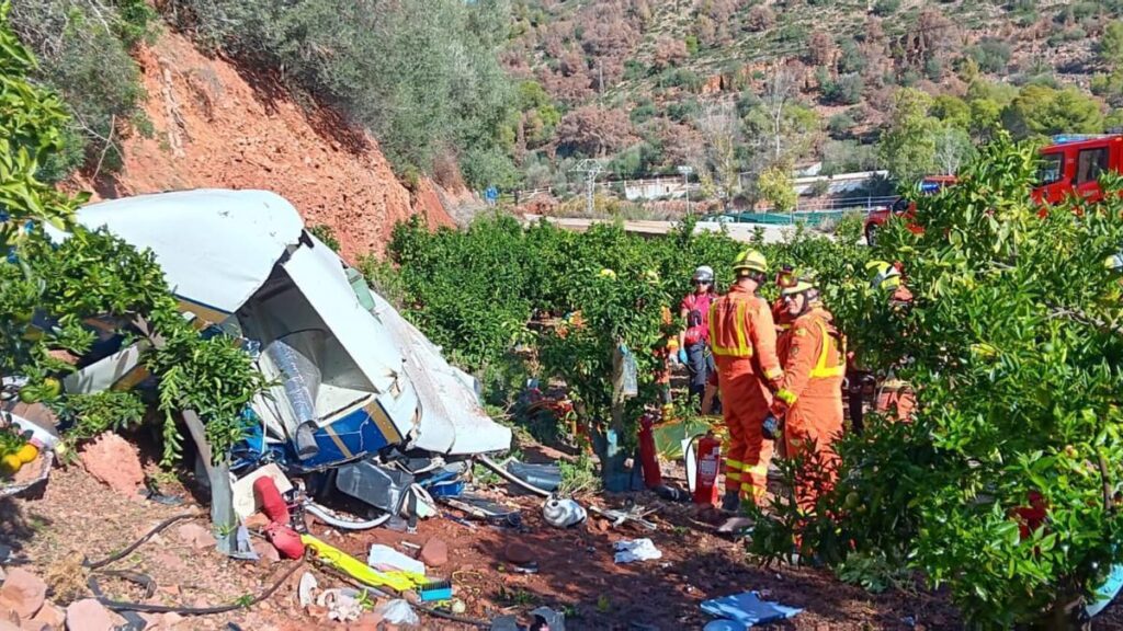 Mueren tres trabajadores tras colisionar un helicóptero con un cable de alta tensión