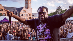 Murió a los 53 años el rapero Fatman Scoop tras desplomarse en el escenario