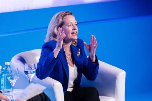 Nadia Calviño avanza que el Banco Europeo de Inversiones movilizará 1.500 millones de euros para los sistemas sanitarios