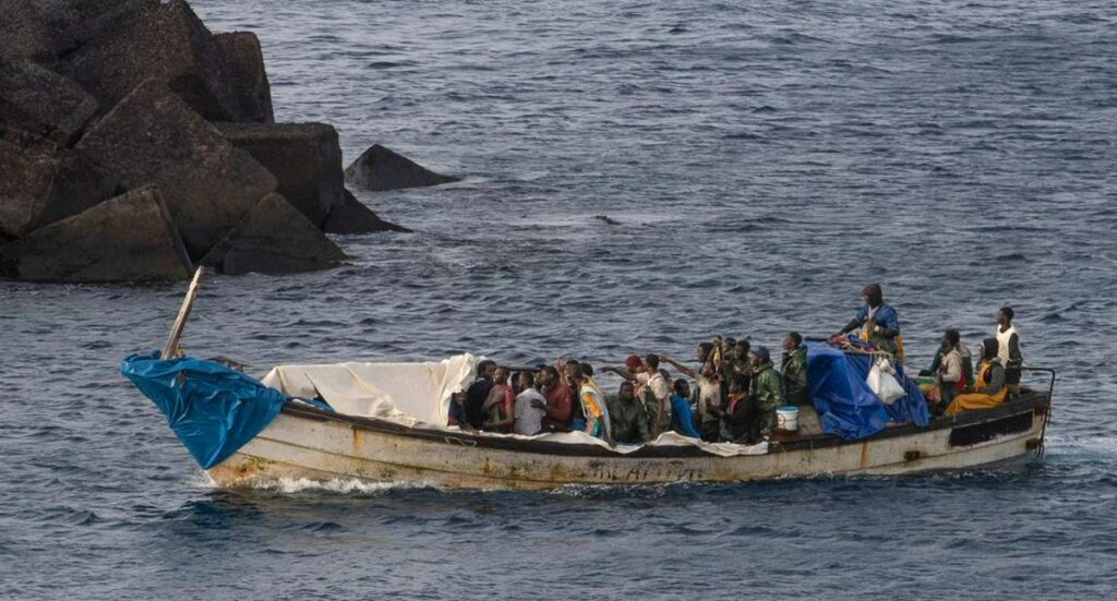 Naufragio en Islas Canarias, España, deja 9 migrantes muertos y 48 desaparecidos