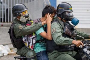 ONG pide liberación de adolescentes detenidos: Deberían estar preparando regreso a clases