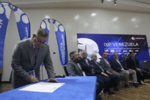 Operadoras acuerdan mejorar internet "sin utilizar la red mundial"