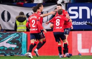 Osasuna zarandea al Barça de Flick