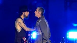 Este es el momento de la agresión del cantante de Janes Addiction a su guitarrista en pleno concierto