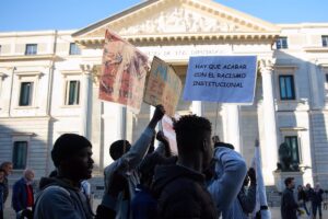PSOE y Sumar pactan regularizar migrantes que hayan llegado a España antes de enero de 2024 en vez de noviembre de 2021