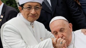 Papa e imán de mezquita Istiqlal lanzan llamado a luchar contra la violencia y a proteger el planeta