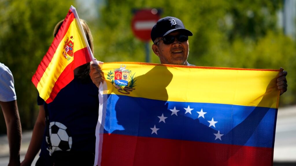 Parlamento de Venezuela quiere instar a Maduro a romper relaciones con España