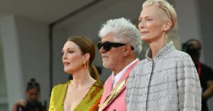 Pedro Almodóvar es aplaudido durante 17 minutos en el Festival de Venecia