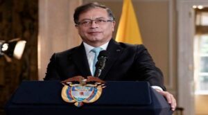 Petro arremete contra Duque por acusarlo de imponer dictadura