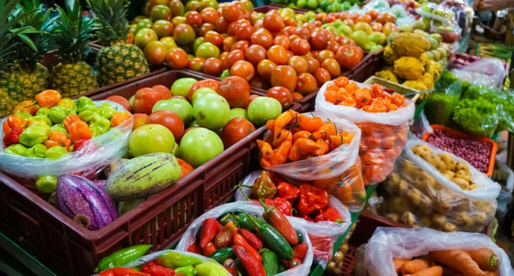 Precio de tomate, cebolla y plátano en Colombia sube 100% por paro de camioneros