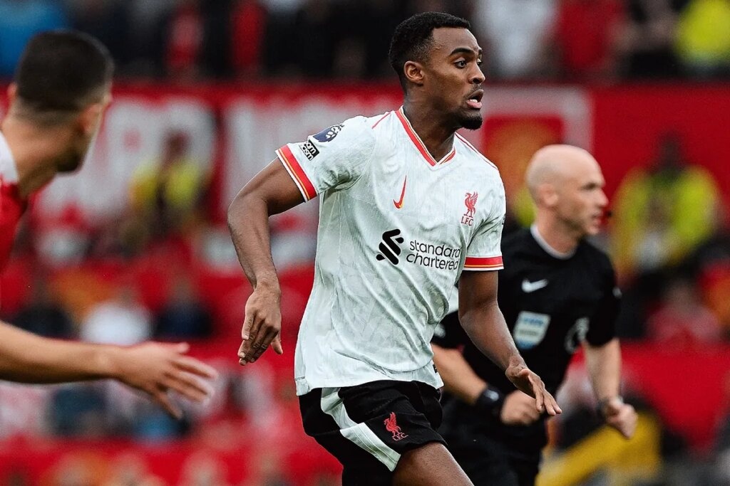 Premier League: Gravenberch, la pieza clave del Liverpool al que Koeman llama "perezoso"