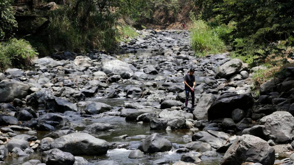 Preocupación por racionamientos intermitentes de agua en la ladera y parte alta de Cali