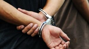 Preso sujeto con municiones y un arma de fuego en Sur del Lago