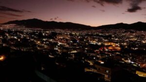 Reducen cortes eléctricos en Ecuador