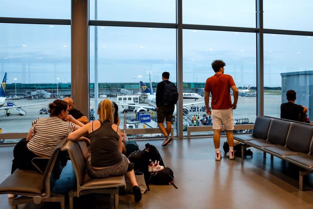 Reino Unido pedirá desde abril de 2025 un permiso electrónico a los turistas de la UE