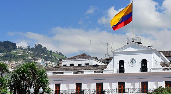 Renuncian tres ministros de Ecuador en menos de 24 horas