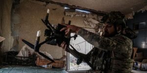 Rusia anuncia la evacuación parcial de la ciudad de Torópets por un ataque «masivo» de Ucrania con drones