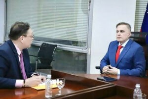 Saab dará a conocer "toda la verdad" tras reunión con abogado de Edmundo González