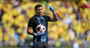 Sanción que recibiría el 'Dibu' Martínez por golpe en Colombia vs. Argentina