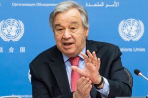 Sanciones a aliados de Maduro "no ayudan a solventar crisis"