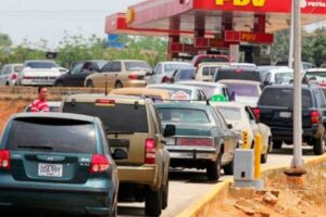 Se registran largas colas de vehículos en Yaracuy debido a la crisis de combustible