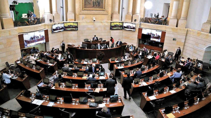 Senado colombiano pide a Petro reconocer a González Urrutia como ganador de las presidenciales