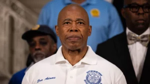 "Soy inocente y lucharé contra esto con toda mi fuerza y espíritu": Eric Adams, alcalde de Nueva York, se declara inocente en caso por presunta corrupción - AlbertoNews