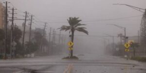 Suben a 42 los muertos tras paso del huracán Helene por EE.UU.