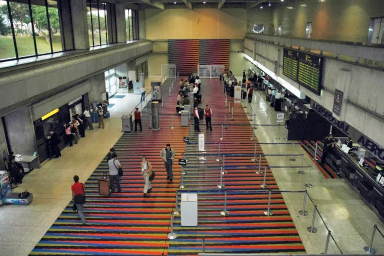 Suspensión de vuelos agrava la economía
