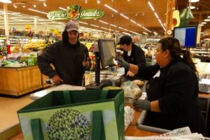 Tasa de desempleo en EE.UU. vuelve a bajar en agosto al 4.2 %