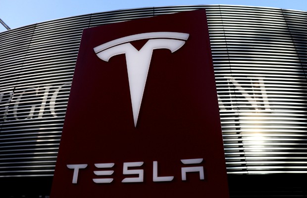 Tesla aspira fabricar robots humanoides en masa para 2026