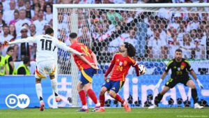 Toni Kroos se toma a broma el penal no marcado a Cucurella – DW – 24/09/2024
