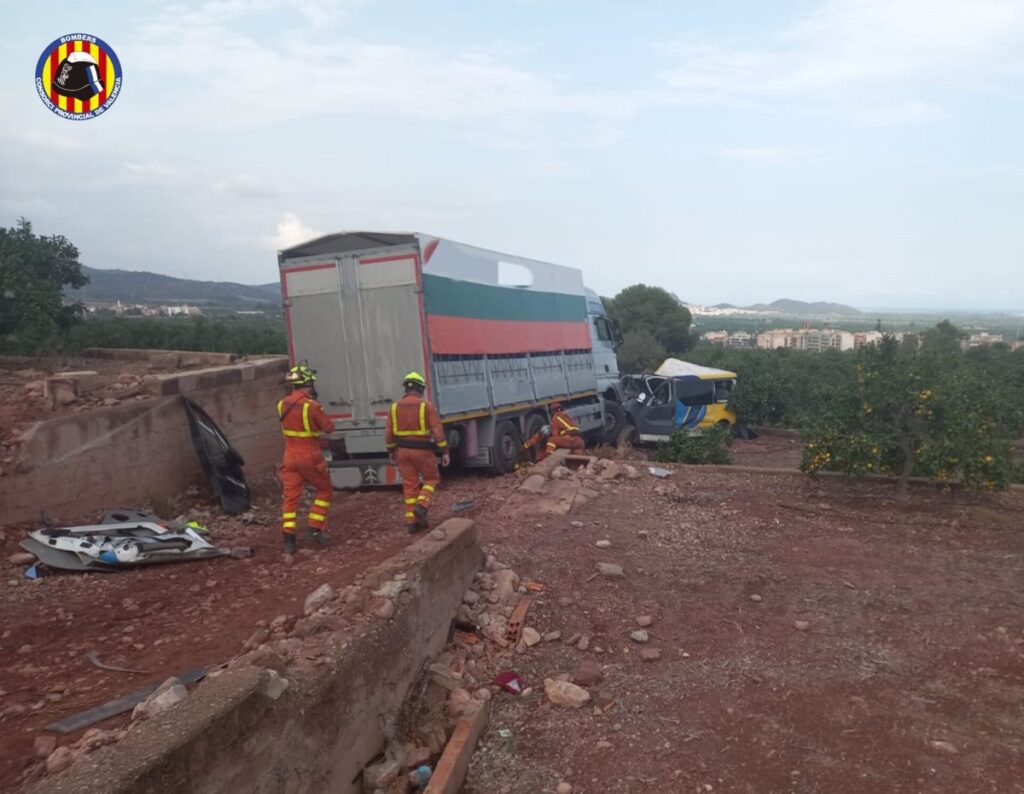 Tres muertos y cuatro heridos atropellados por un camión con problemas en los frenos en Benifairó de les Valls