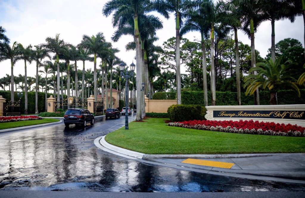 Trump está a salvo tras escucharse varios disparos mientras jugaba al golf en Florida